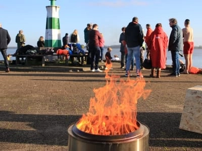 Nationale IJszwemdag en donaties zijn welkom voor een buurt AED